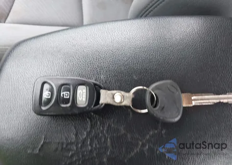 2012 Hyundai Elantra Gls (Ulsan Plant) z USA, uszkodzony, nr VIN KMHDH4AE6CU274372